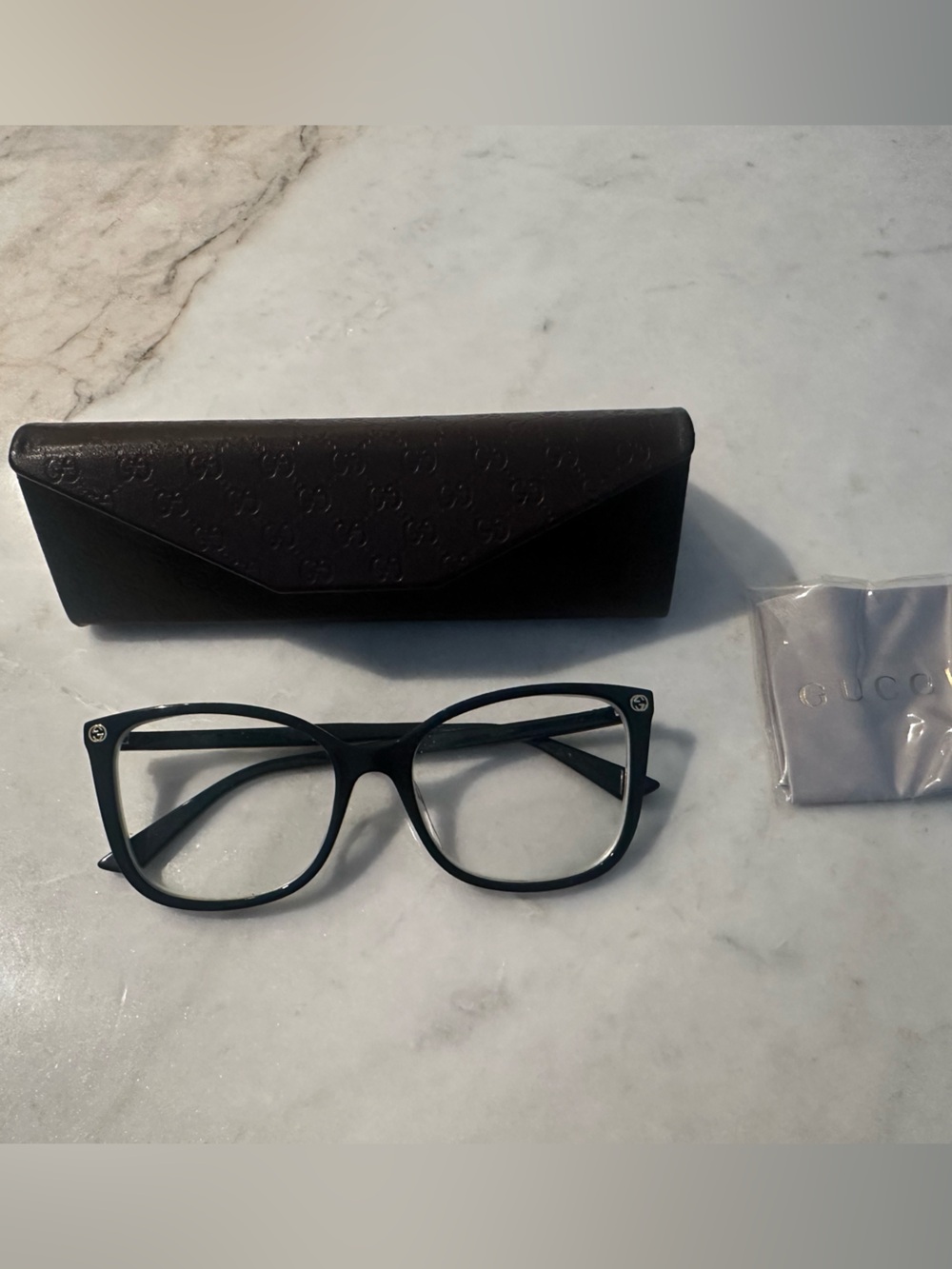 Gucci eyeglasses with case and cloth